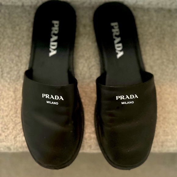 New Prada Shoes - Size 8
Never worn: perfect for end of summer / fall fashion 🖤 - Picture 1 of 2
